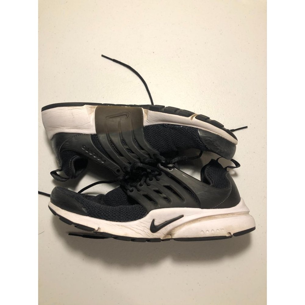 Nike Black/White Presto’s Running Shoe Womens 7
